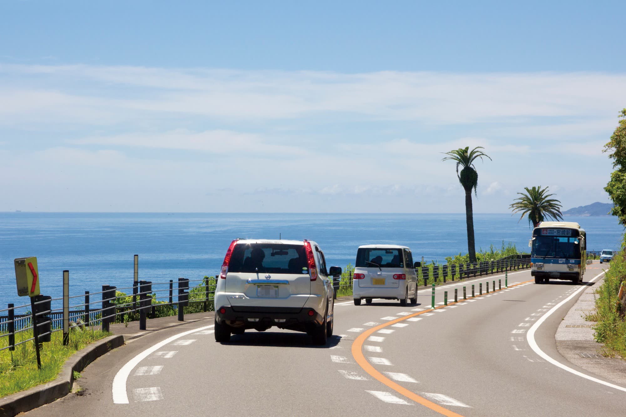 海沿いを走る道路