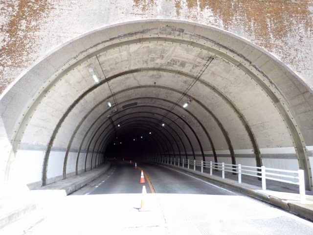 橋梁・トンネル補修工事の施工現場