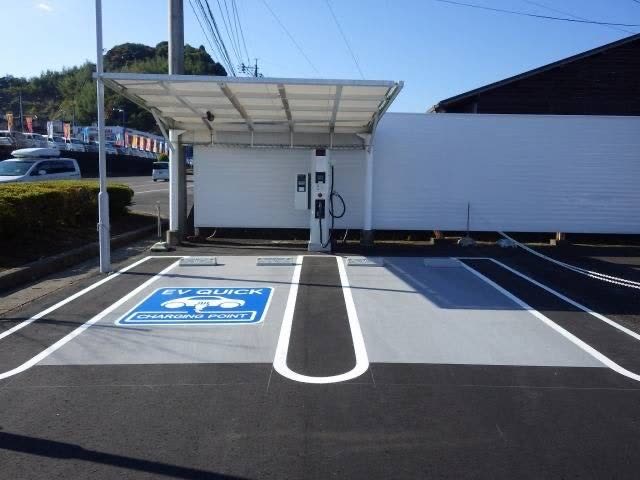 EV急速充電スポットの区画線