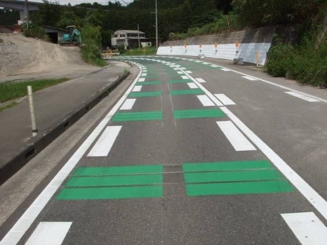 グリーンベルト(自転車通行帯)の路面標示